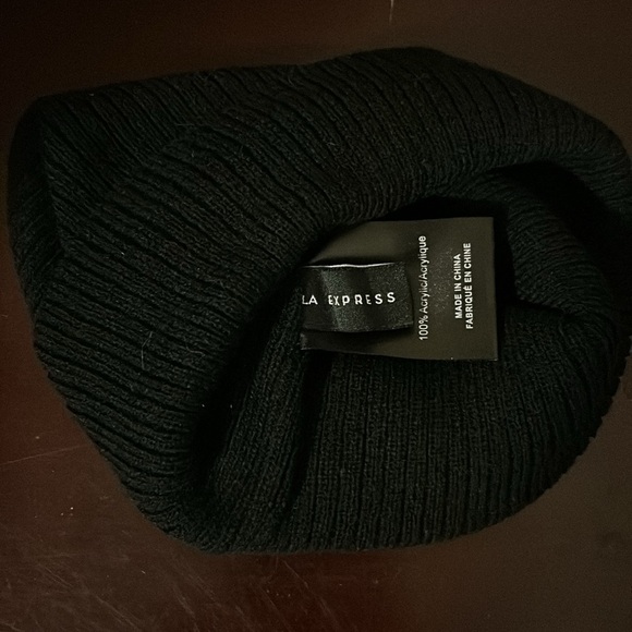 L.A. Express | Simple Black Beanie - Picture 2 of 2